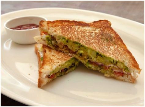 Indian Sandwich, Masala Sandwich, Green Chutney, Dried Mangoes, Chaat Masala, Sandwich Recipe, Anime Uwu, Sandwich Bread, Sandwich Recipes