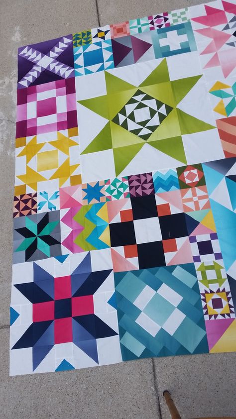 Building Blocks Quilt, Peace Poles, Modern Quilt Blocks, Big Block Quilts, Baby Applique, Bright Quilts, Crafts Sewing Projects, Quilt Sewing Patterns, Quilt Square