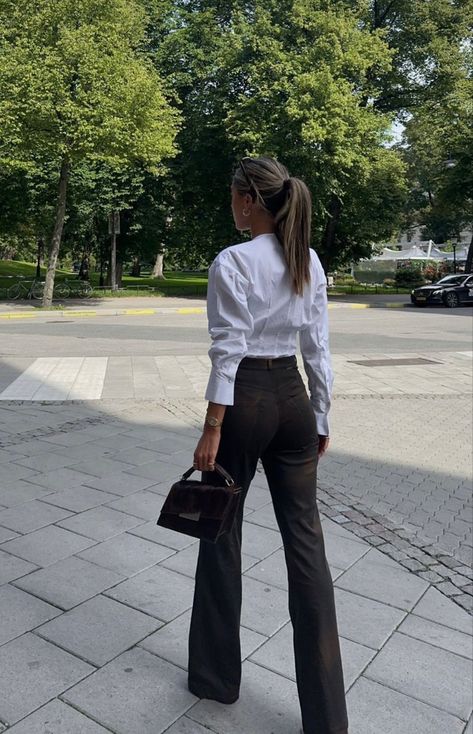 Casual Classy Outfits Autumn, Work Outfits Lawyer, Work Outfit Business, Professional Girl Aesthetic, Formal Smart Outfits Woman, Business Casual Women Outfits Chic, Formal Workwear Women, Corporate Clothes Women, Classy Work Aesthetic