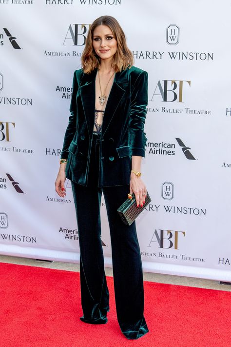 Velvet Pantsuit, Estilo Olivia Palermo, American Ballet Theatre, Olivia Palermo Style, Metropolitan Opera, Cocktail Outfit, Red Carpet Outfits, Velvet Suit, Olivia Palermo