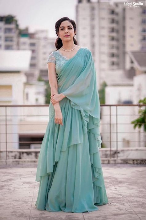 Ritu Varma Exquisite Outfits And Looks Ritu Varma Saree, Ritu Verma, White Saree Blouse, Black And White Saree, Designer Blouse Ideas, Ritu Varma, Designer Saree Blouse, Half Saree Designs, White Saree