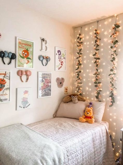 Disney Inspired Bedroom Ideas, Disney Room Makeover, Disney Aesthetic Bedroom, Disney Bedroom Wall, Disney Wall Prints, Disney Themed Dorm Room, Neutral Disney Decor, Aesthetic Disney Bedroom, Disney Dorm Decor