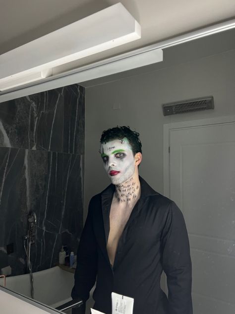 Men’s Halloween Costume Joker, The Joker Halloween Costume Guys, Joker Costume Black Man, Men’s Joker Makeup, Joker Makeup Man, Male Joker Makeup, The Joker Costume Men, Joker Cosplay Men, Halloween Costumes Guys Aesthetic