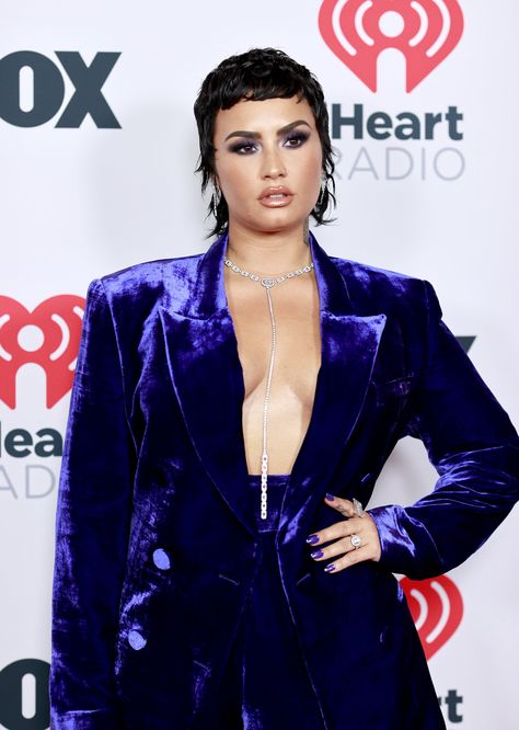 LOS ANGELES, CALIFORNIA - MAY 27: (EDITORIAL USE ONLY) Demi Lovato attends the 2021 iHeartRadio Music Awards at The Dolby Theatre in Los Angeles, California, which was broadcast live on FOX on May 27, 2021. (Photo by Emma McIntyre/Getty Images for iHeartMedia) Demi Lovato Hairstyles, Demi Lovato Makeup, Funny Wigs, Nonbinary People, Mullet Haircut, Modern Mullet, Vlog Youtube, Ombré Hair, Stunning Makeup