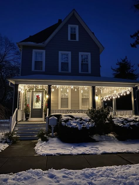 Life In Usa, Winter Vibes, Winter Aesthetic, American Dream, Christmas Winter, Front Porch, A House, Dream Life, Porch