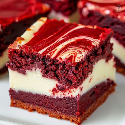 Red Velvet Cheesecake Brownies Brownies Ingredients, Red Velvet Cheesecake Brownies, Cheesecake Brownies Recipe, Red Velvet Desserts, Red Velvet Brownies, Cheesecake Layer, Brownies Recipe Homemade, Cream Cheese Brownies, Velvet Cheesecake