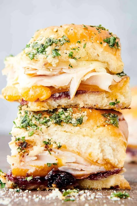 Turkey Sliders - Baked Turkey Sandwiches with Cheese and Jam Smoked Turkey Sandwich, Sliders Recipes Turkey, Herb Butter Sauce, Italian Sliders, Grinder Salad, Christmas Appetizer Recipes, Turkey Sandwiches Recipes, Cheese Turkey, Best Christmas Appetizers