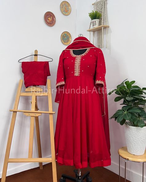 ✨ Georgette Fabric with tabby organza Duppta. ✨ Hand Embroidered. ✨ Colours Available. ✨ 9467508996 is our only contact number. ✨ Visit Profile for More Designs. #rajbirhundalattire #rajbirhundaldesigns [punjabi suits, designer suits, trending designs, summer outfits, summer collection, designer punjabi suits, new punjabi suits, machine embroidery suits.] Ladies Suits Indian, Designer Punjabi Suits, Boutique Suits, Suits Design, Long Kurti Designs, Punjabi Suits, Georgette Fabric, Summer Suits, Embroidery Suits