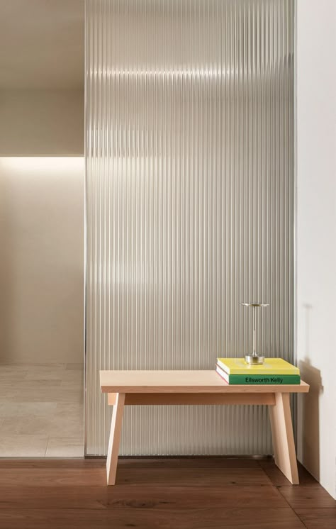 I IN revamps Tokyo apartment to change Japanese view of renovations Frosted Fluted Glass Door, Reeded Glass Wall, Japanese Partition, Glass Wall Bathroom, Office Partition Design, Apartment In Tokyo, Compact Apartment, Tokyo Apartment, Glass Partition Wall