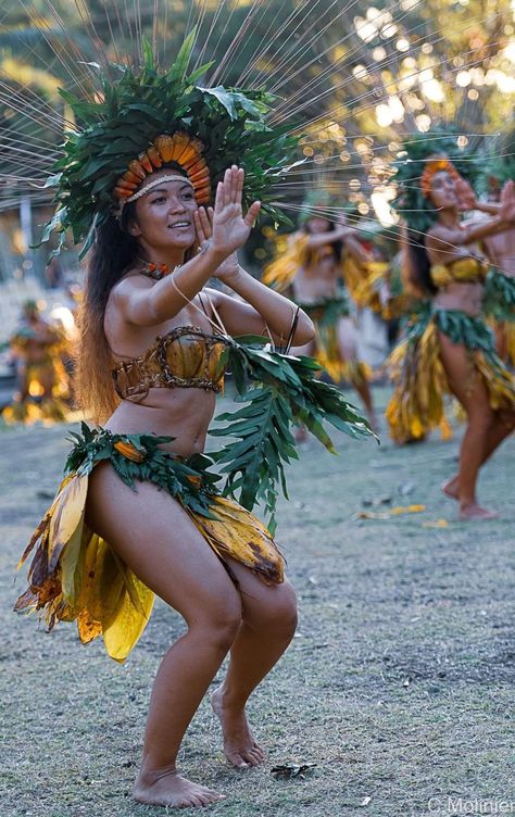 Samoan Women, Polynesian Dance, Tahitian Dance, Hawaiian Woman, Hawaiian Dancers, Tiki Lounge, Rio Carnival, Competition Costumes, Female Dancers