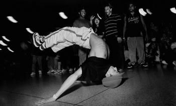 Rhythm Clothing, Break Dancing, Dance Hip Hop, Beat Street, Types Of Dancing, Dance Inspiration, State Of Grace, Dance Movement, Dance Dance Dance