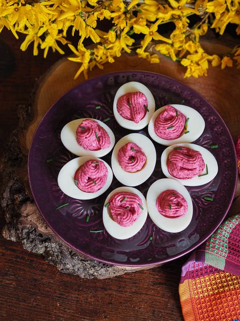 Pink Deviled Egg with Beetroot French fancy and easy recipe Easy French Recipes, Parisian Kitchen, Puff Pastry Filling, Baked Mushrooms, Easter Dinner Recipes, Poached Pears, Homemade Pesto, Warm Chocolate, Savoury Cake