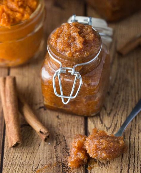 Vanilla Pumpkin Sugar Scrub - Got leftover pumpkin? Make this simple and sweet DIY beauty scrub. It feels great on your skin for exfoliating. Pumpkin Sugar Scrub, Bath And Body Recipes, Diy Scrubs, Willow And Sage, Leftover Pumpkin, Sugar Scrub Recipe, Sugar Scrub Diy, Clay Face Mask, Face Mask Recipe