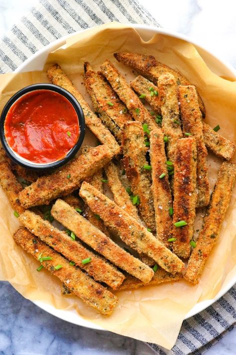 Baked Eggplant Fries, Marinara Dipping Sauce, Best Eggplant Recipe, Zucchini Pommes, Easy Healthy Side Dishes, Eggplant Fries, Healthy Eggplant, Eggplant Recipes Easy, Recipe Developer