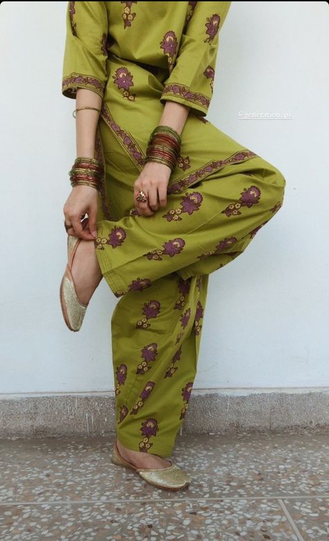 Desi Clothing, Simple Dress Casual, India Clothes, Desi Fits, Desi Aesthetics, Desi Wear, Desi Outfits, Casual Indian Fashion, Pakistani Fashion Casual