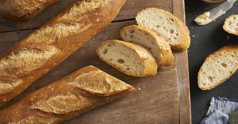 Crunchy Baguette Recipe, Simple Breads, Baguettes Recipe, Easy French Bread Recipe, Easy French Bread, Recipe For Bread, Baguette Recipe, French Bread Recipe, Loaves Of Bread