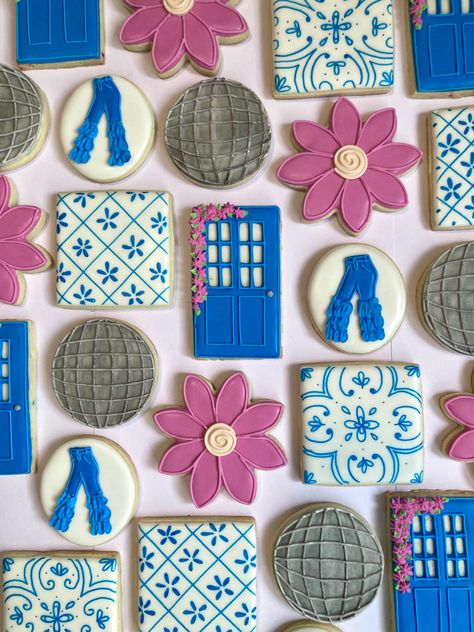 Mama Mia Cookies Decorated, Dancing Queen Themed Birthday, Mamma Mia Cookies Decorated, Mamma Mia Cupcakes, Mama Mia Decorations, Mama Mia Food, Mama Mia Cookies, Mamma Mia Graduation Party, Momma Mia Birthday Party