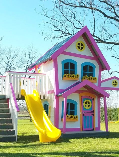 Playhouse Decorating Ideas, Playhouse With Loft, Kids Playhouse Ideas, Playhouse Decor, Custom Playhouse, Kids Playhouse Outdoors, Baby Play Areas, Childrens Playhouse, Disney Play