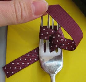 Stamp-n-Design: How to Tie a FORK BOW Tie Bows With Ribbon, Make A Bow With Ribbon, Fork Bow, Bow With Ribbon, Diy Gift Bow, Sew Bow, Bow Making Tutorials, Papercrafting Techniques, Make A Bow