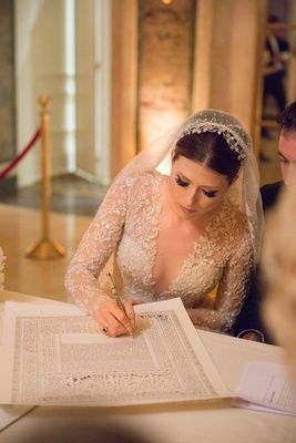 Bride In Veil, Jewish Wedding Ideas, Reem Acra Wedding Dress, Jewish Wedding Invitations, Jewish Wedding Traditions, Jewish Bride, Dress With Veil, Winter Wolf, Jewish Wedding Ceremony