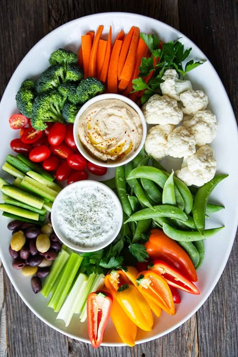 Learn how to make a crudités platter for the perfect party appetizer using a few simple tips. This French appetizer platter is packed with fresh vegetables and is sure to please the crowd! #HalfYourPlate #Crudite #Vegetables #VeggiesAndDip Veggie Tray For A Crowd, Easy Crudite Platter Ideas, Crudite Platter Ideas Christmas, Individual Veggie Cups And Dip, Vegetable Platters Display Presentation, Vegetable Board Ideas, Vegetable Trays Ideas Parties, Simple Veggie Tray, Fruit Platter Ideas Party Trays Simple