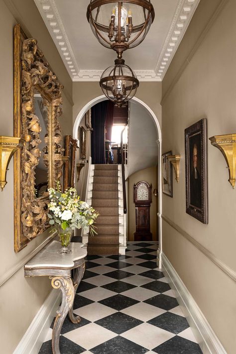 London House Interior, Living Room Designs Apartment, English Townhouse, Victorian Hallway, Hotels In London, Aesthetic Interior Design, Townhouse Interior, Victorian Townhouse, London Townhouse