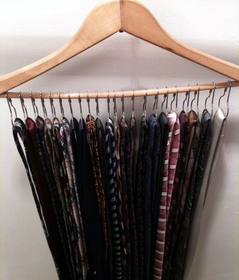 This is another clever way to organize your hubby's ties in his closet using a hanger with shower curtain rings Organize Hangers, Tie Storage, Tie Organization, Tie Rack, Diy Wall Shelves, Shower Curtain Rings, Master Closet, Hanging Shelves, Cleaning Organizing