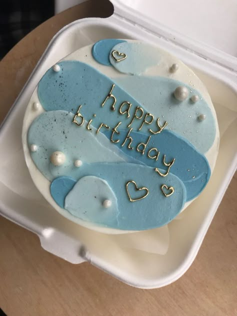 Cake Bento Design Simple, Aesthetic Bento Cake For Boyfriend, Birthday Cake Bento Aesthetic, Mini Pasteles Aesthetic, Bento Cake Design Birthday Aesthetic, Aesthetic Birthday Cake For Boyfriend, Cake Mini Aesthetic, Bento Cake Aesthetic Simple, Bento Cakes For Birthday