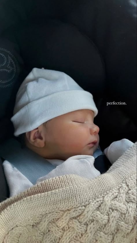 Baby In Carseat, Baby Fever Aesthetic, Aesthetic Tiktok Wallpaper, Baby Fever Pictures, Engagement Tattoo, Baby Fever Boys, Honeymoon Nails, Tiktok Wallpaper, Crying Baby