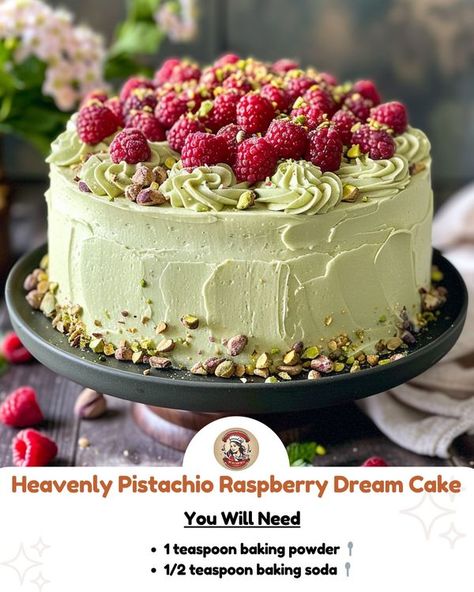 Pistachio Birthday Cake, Pistachio Raspberry Cake, Cake Pistache, Pistachio Recipes Desserts, Cake With Pistachio, Pistachio Raspberry, Pistachio Dessert, Raw Vegan Desserts, Chocolate Raspberry Cake