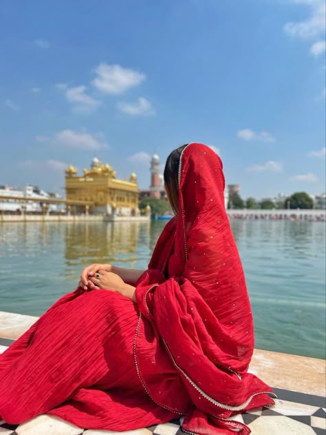 Temple Photography, Golden Temple, Desi Fashion Casual, Self Portrait Poses, Stylish Photo Pose, Best Poses For Pictures, Desi Aesthetic, Poses Women, Fashion Photography Poses