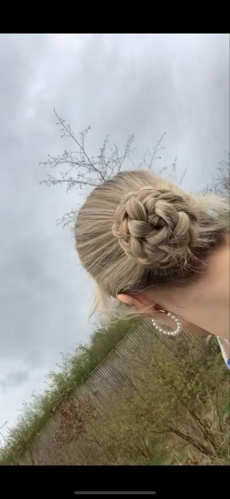 #hair #bun #fashion #chic #hairstyles #cute #easy :) Plait Bun Hairstyles, Braided Hairstyles Bun, Braids In Bun, Plait Bun, Plaited Bun, 2025 Hairstyles, Braided Buns, Braid Bun, Thailand Holiday