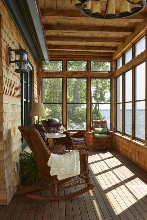 Screened Porch Designs, Enclosed Porch, Balkon Decor, Building A Porch, Sunroom Designs, Log Cabin Decor, Casa Country, Screen Porch, Casa Vintage