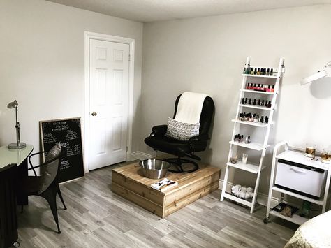 Salón Home Salon Pedicure Station, Platform Pedicure Station, Pedicure Studio Ideas, Pedicure Platform Station, Pedicure Cart Ideas, Pedicure Platform Diy, No Plumbing Pedicure Station, At Home Pedicure Station, Salon Pedicure Station Ideas