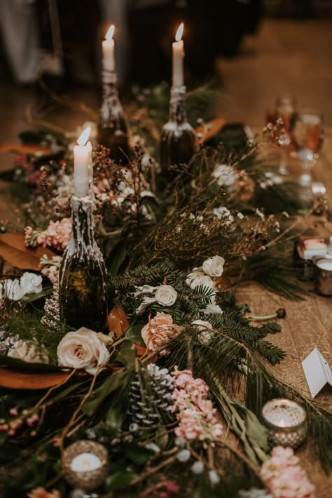 Woodsy Rustic Wedding, Forest Centerpieces Wedding, Woodsy Christmas Aesthetic, Woodsy Elegant Wedding, Woodsy Indoor Wedding, Woodsy Decor Rustic, Forest Theme Table Decor, Vintage Woodland Wedding, Enchanted Winter Forest Wedding