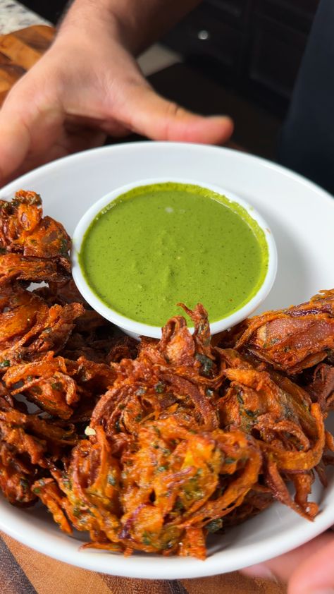 Onion Bhaji / Onion Pakora - AmateurProChef Onion Pakora Recipe Indian, Onion Bhaji Recipe Easy, Bhajias Recipe Indian, Bhajiya Recipes Indian, Onion Bajji Recipe, Onion Pakoda Recipe, Onion Bhaji Recipe, Onion Pakora Recipe, Onion Bhaji Recipes