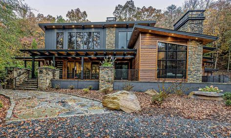 A beautiful modern rustic house sits on a peaceful river in North Carolina Rustic Home Outside, Riverfront Home, Rustic Modern Home, Modern Rustic Home, Home Outside, Riverside House, Rustic Exterior, Countryside House, House Design Photos