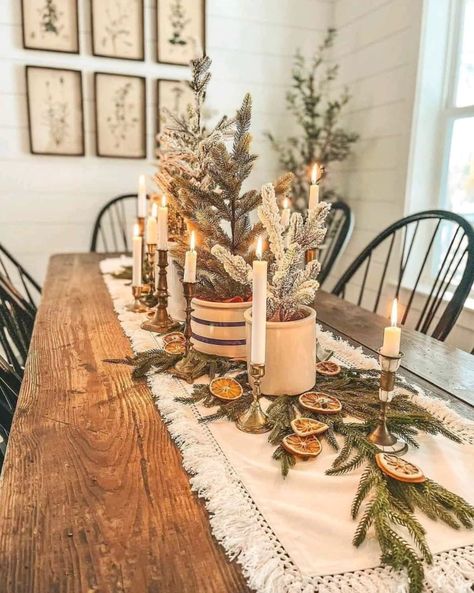 21 Amazing Ideas To Add Merriment To Your Christmas Dining Table Christmas Dining Table, Winter Decorating, Christmas Decor Inspiration, Christmas Time Is Here, Boho Christmas, Christmas Dining, Christmas Table Settings, Christmas Decorating Ideas, Home For The Holidays