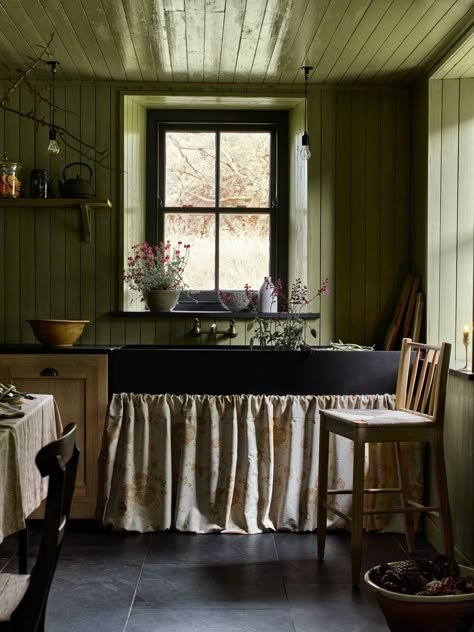 Nature’s palette – Neptune Sink Skirt, Vermont House, Kitchen Company, Cosy Room, Laundry Mudroom, Charming Kitchen, Boot Room, Cottage Interiors, Yellow Kitchen