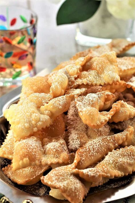 Crostoli Recipe, Italian Desert, Bow Tie Cookies, Desserts Easter, Cookies Italian, Italian Christmas Recipes, Pasta Roller, Baked Fries, Italian Christmas