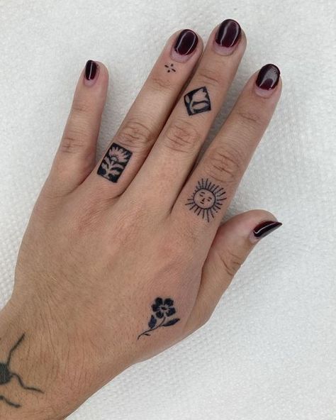 Tattoos Hand, Tato Minimal, Finger Tats, Hand And Finger Tattoos, Muster Tattoos, Handpoke Tattoo, Stick N Poke Tattoo, Hand Poked Tattoo, Poke Tattoo