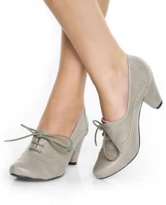 Oxford Heels Mode Shoes, Oxford Heels, Women Shoes Online, Peep Toe Shoes, Shoes Vintage, Grey Shoes, Moda Vintage, Crazy Shoes, I Love Shoes