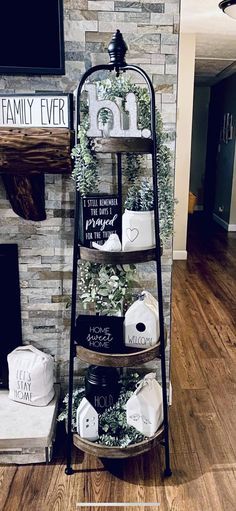 Black And White Farmhouse Living Room Decor, Farmhouse Living Room Corner Ideas, Farmhouse Black Decor, Apartment Decorating Farmhouse Style, Farmhouse Hobby Lobby Decorating Ideas, Hobby Lobby Farmhouse Decor Kitchen, Bedroom Decor Ideas For Women Simple, Themes For Home Decor, Black Farmhouse Decor Living Room