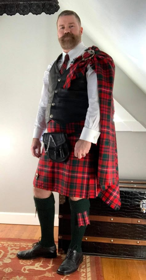 Kilts Men Under The, Scottish Kilts Men, Kilt Men Fashion, Man In Kilt, Kilts Men, Kilted Men, Kilt Men, Hot Scottish Men, Scottish Skirt