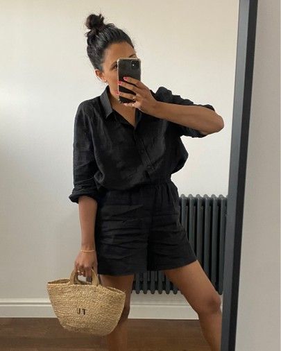 Black Linen Shorts Outfit, Linen Shorts Outfit Summer, Black Shorts Outfit Summer, Linen Shirt Outfit Women, Linen Outfit Summer, Minimal Summer Outfit, Outfits Short Women, Linen Shorts Outfit, Linen Summer Outfits