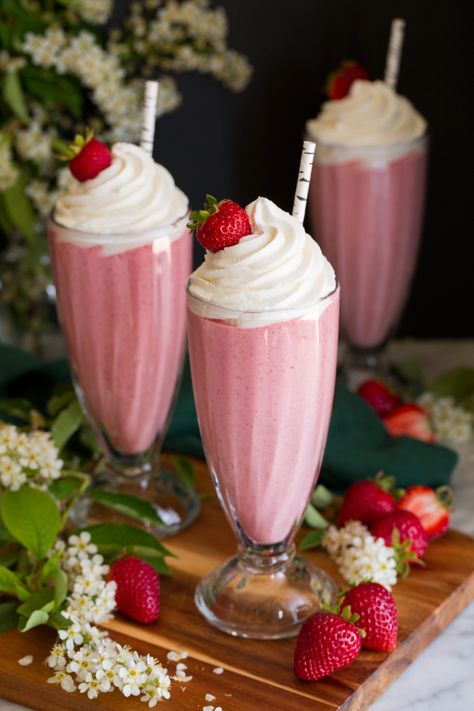 Strawberry Milkshakes Milk Shake Aesthetic, Strawberry Milkshake Aesthetic, Fruits Shake, Ferrero Rocher Milkshake, Milkshake Ideas, Carb Breakfast Ideas, Milkshake Recipe Strawberry, Aesthetic Drinks, Yogurt Popsicles