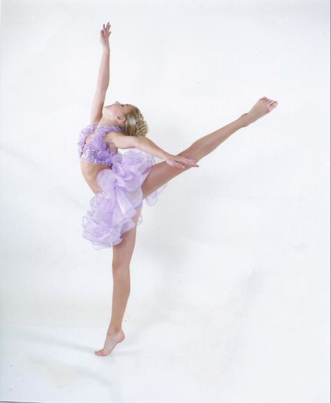 Chloe Aldc, Chloe Lukasiak Dance Moms, Chloe Lukasiak Dance, Mom Photo Shoots, Be My Best Friend, Dance Moms Costumes, Abby Lee Dance Company, Dance Moms Cast, Dance Photoshoot