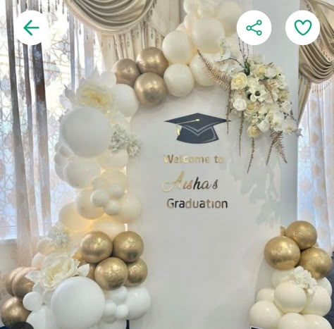 College Grad Party Decor, Balloon Decorations Graduation, Graduation Party Ideas Decorations, Graduation Party Backdrops, Graduation Party High, Graduation Party Cake, Graduation Party Invitations Templates, Gold Graduation Party, Senior Graduation Party