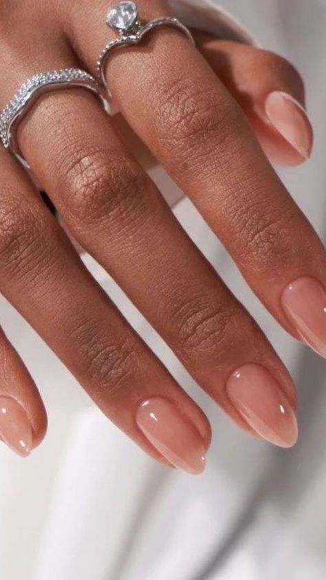 Discover the timeless beauty of minimalist almond nails. Explore elegant designs and styling tips for a chic and understated nail look. Natural Gradient Nails, Minimalist Nails Wedding, Classy Short Oval Nails, Clean Bridal Nails, Classy Nails 2025, Natural Dip Powder Nails Almond, Elegant Nails Classy 2024 Almond, Natural Color Nails With Design, Simple Elegant Nails Almond