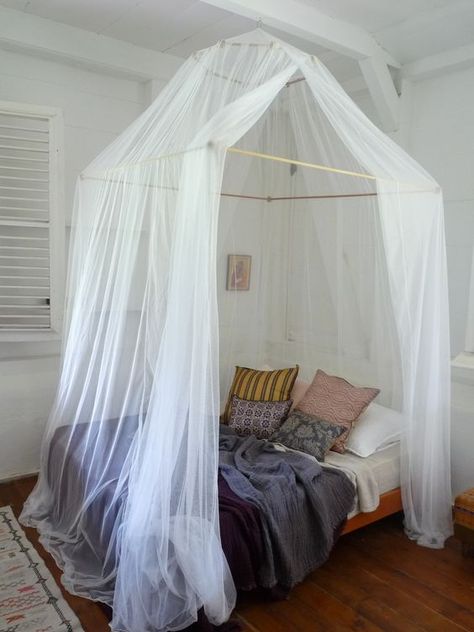 East Africa - Annegret Affolderbach Minimalist Bedroom Men, Neutral Bedroom Design, Mosquito Net Bed, Bed Canopy, Bed Linens Luxury, Canopy Bed, Mosquito Net, Simple Bedroom, Diy Bed